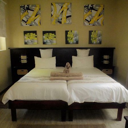 Uzuri Guesthouse Cc Βίντχουκ Εξωτερικό φωτογραφία