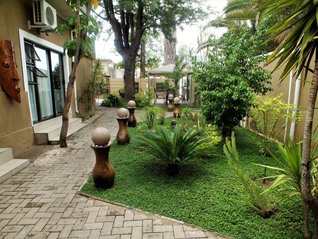 Uzuri Guesthouse Cc Βίντχουκ Εξωτερικό φωτογραφία
