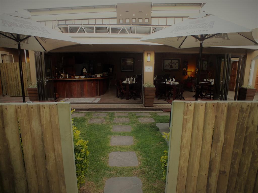 Uzuri Guesthouse Cc Βίντχουκ Εξωτερικό φωτογραφία